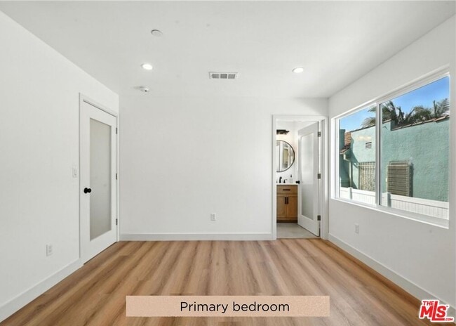 Building Photo - 3031 Vineyard Ave