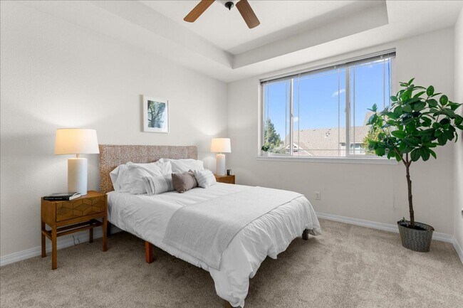 Building Photo - Beautiful 2 Bed 2 Bath Condo Near Rigden Farms!