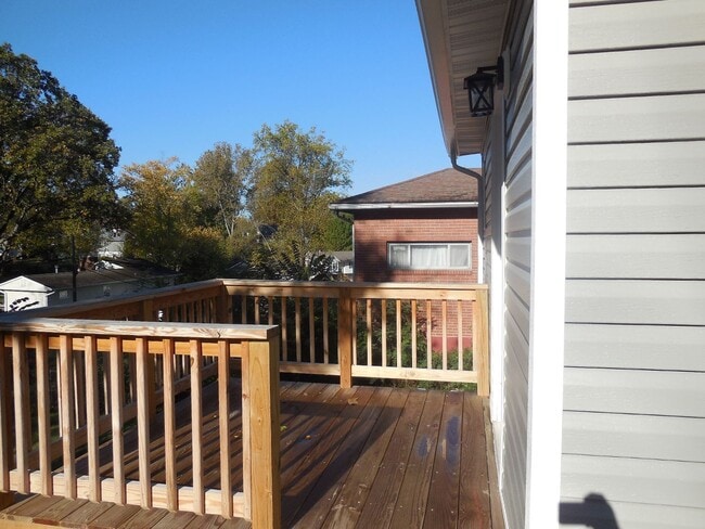 Building Photo - Two Bedroom Home with 3 Baths and W/D Hookups!