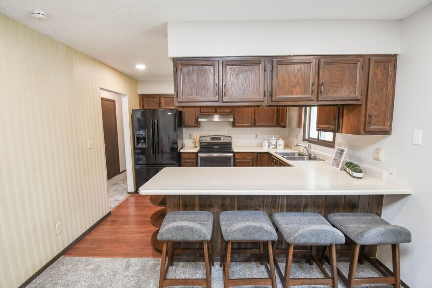 Building Photo - 4504 S Cliff Ave