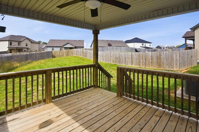 Building Photo - Pet Friendly Three Bedroom!