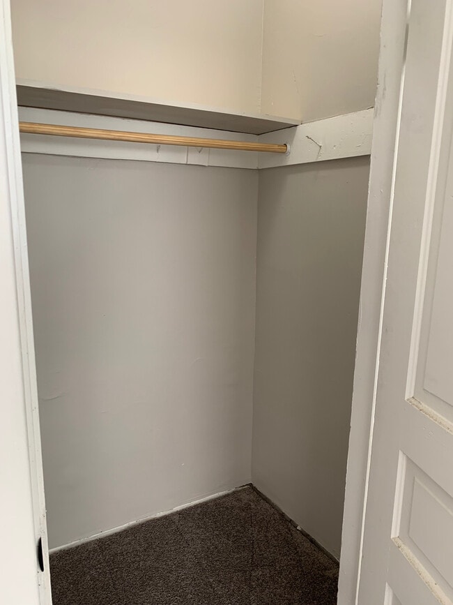 Building Photo - 1053 Villa Ave