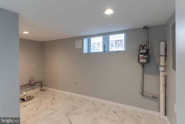 Building Photo - 34 N Paxon St