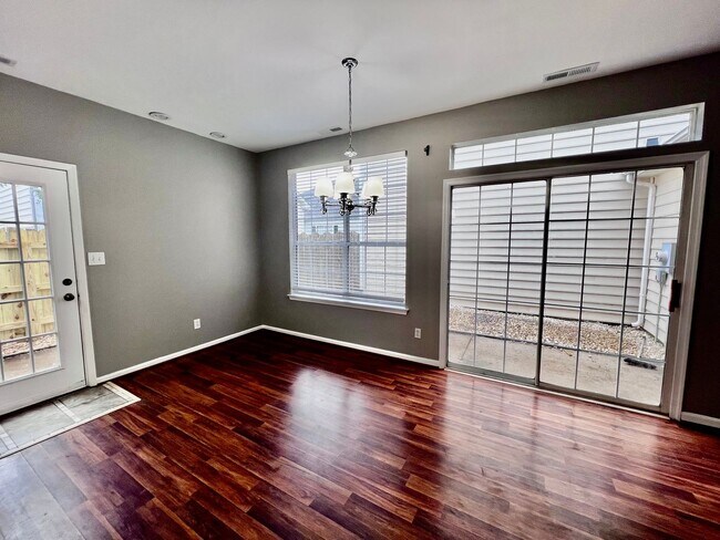 Building Photo - Stunning Castleton Condo