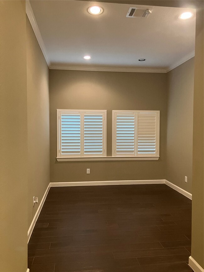 Building Photo - 131 Castlegate Ln