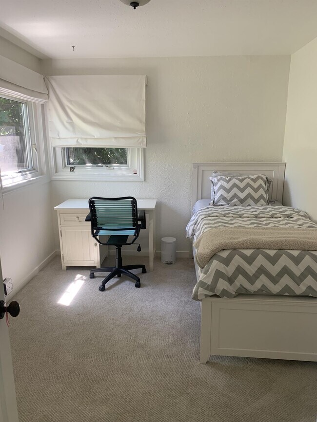 Building Photo - 531 Tamalpais Dr