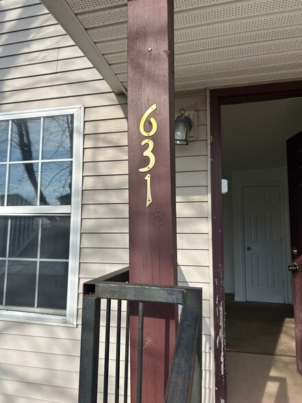 Building Photo - 631 Hope St