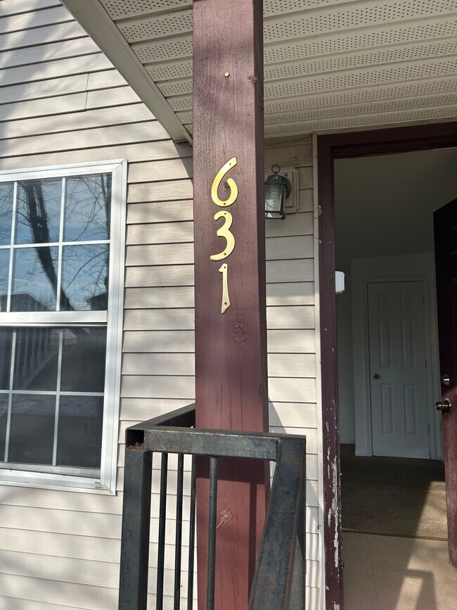 Building Photo - 631 Hope St