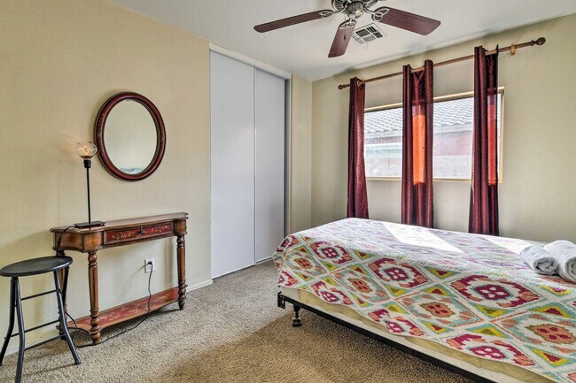 Building Photo - 1836 N Parkside Ln