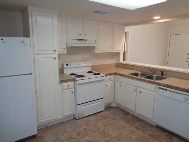 Building Photo - 701 Foster Dr