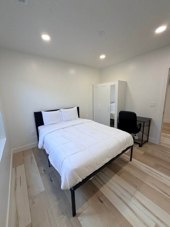 Building Photo - 11692 S Halls Crk Rd