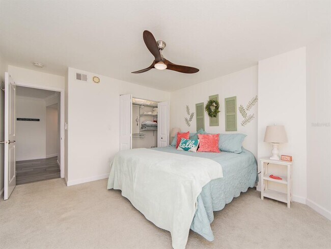 Building Photo - 240 Sand Key Estates Dr