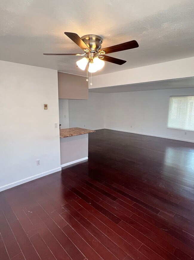 Building Photo - 4130 Hathaway Ave
