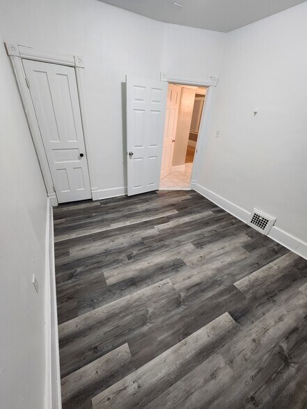 Building Photo - 1513 S 63rd St