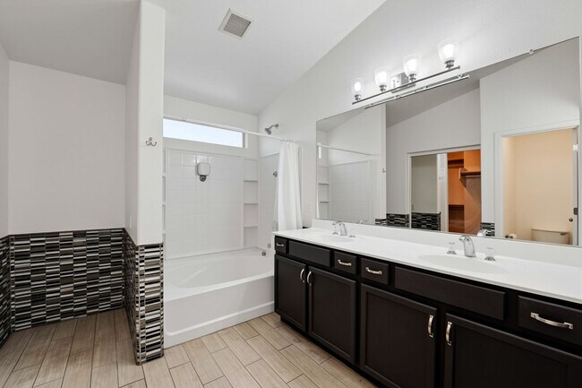 Building Photo - Well maintained 3 bedroom home in Cave Creek AZ - Available Today!