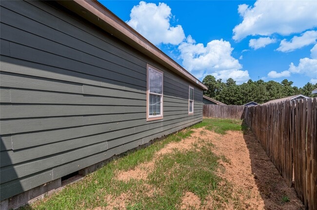 Building Photo - 145 Varsity Drive