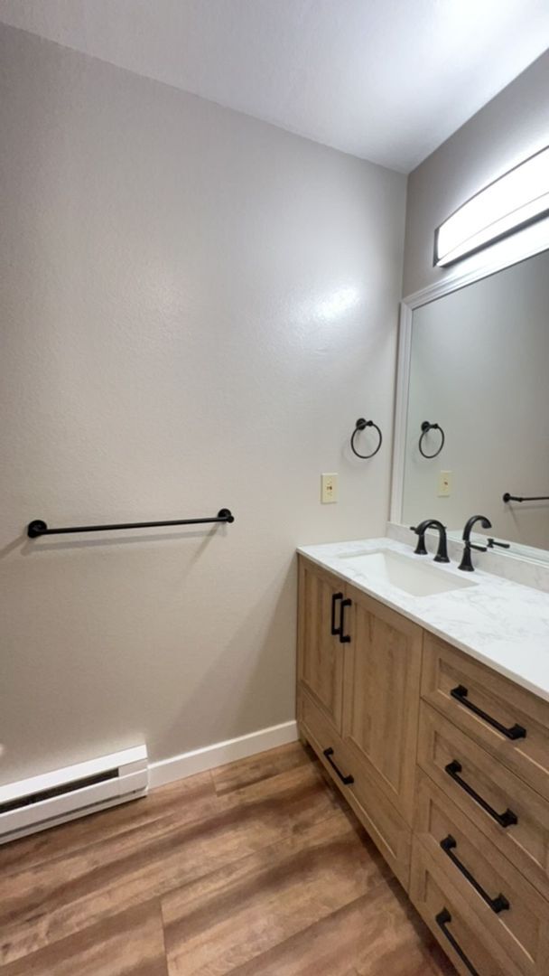 Building Photo - Cozy, Completely Remodeled, One Bedroom Ap...