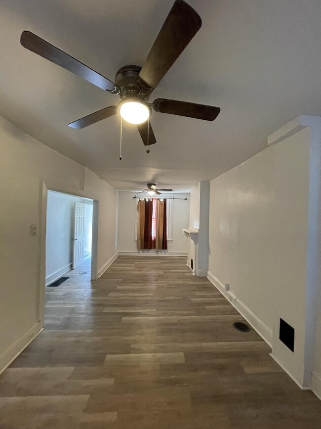 Building Photo - 412 N Holly St