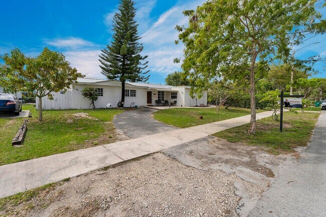 Building Photo - 9750 SW 74th St