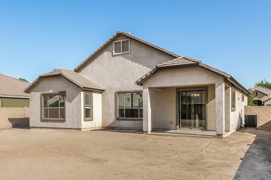Building Photo - 14079 W Bloomfield Rd