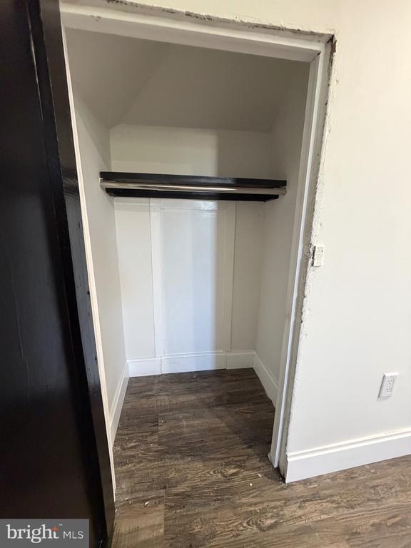 Building Photo - 517 Bentley Ave