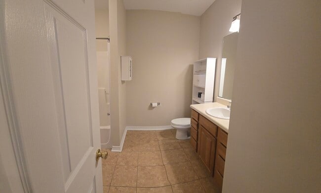 Building Photo - 204 Ann Cir