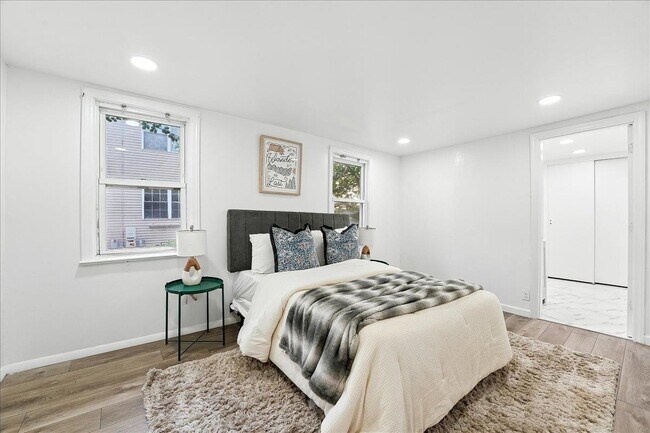 Building Photo - 283 Griffith St