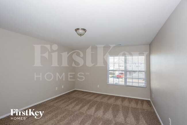 Building Photo - 1811 Rustic Barn Dr