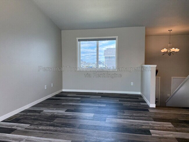 Building Photo - 1067 Barnes Dr W