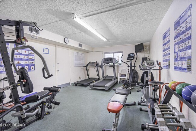 Building Photo - 144 S Halifax Ave