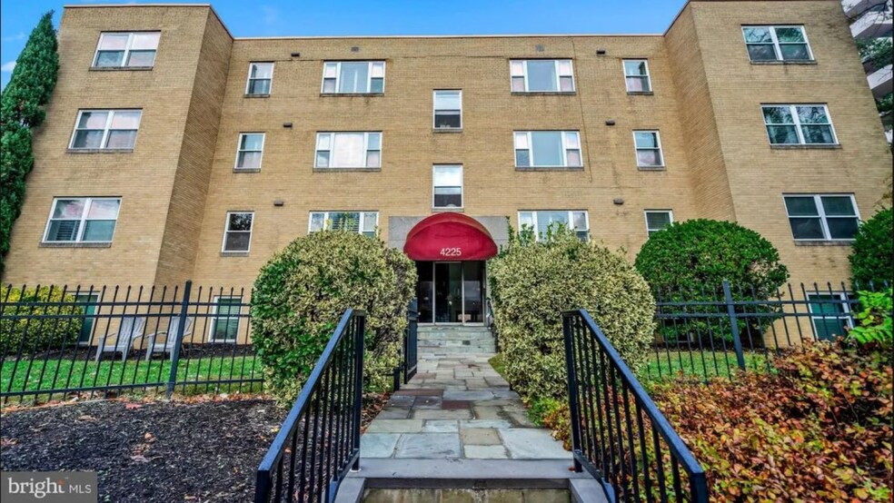 Building Photo - 4225 N Henderson Rd