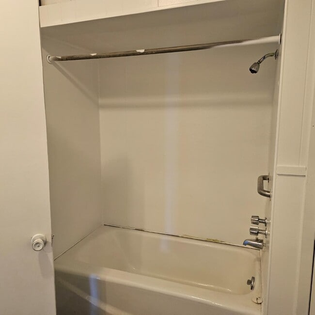 Building Photo - 611 Willow St