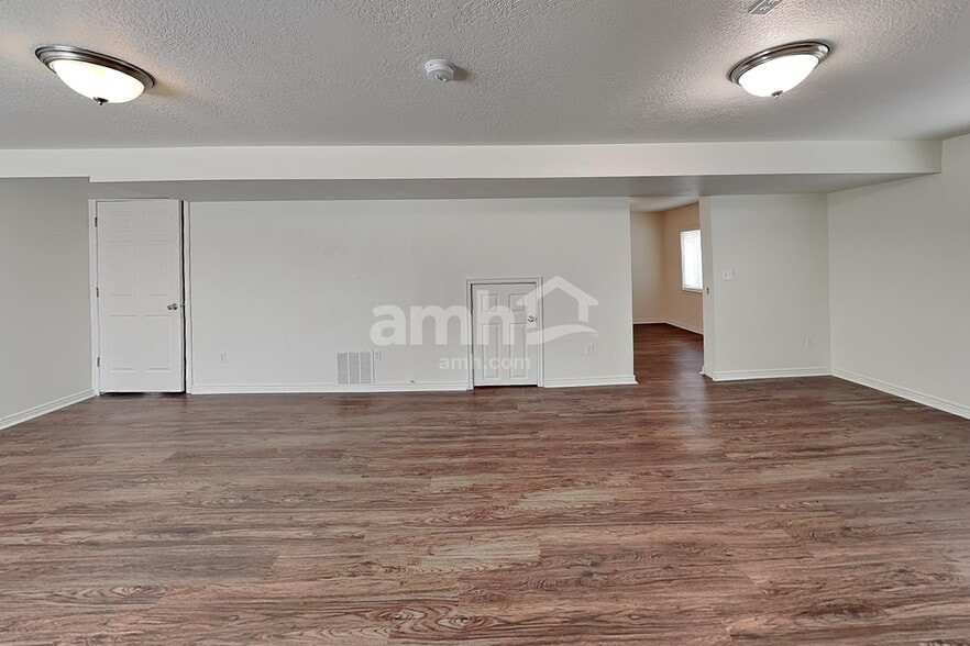 Building Photo - 4384 Maple Dr