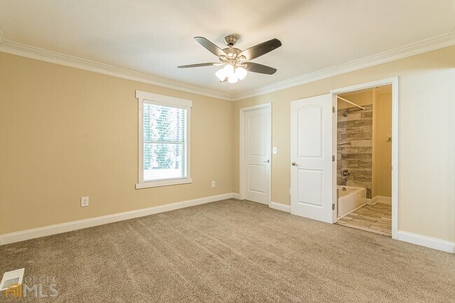 Building Photo - 1136 Wyland Dr SW