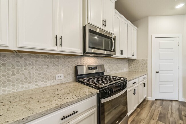 Building Photo - 8515 Lake Groove Ln