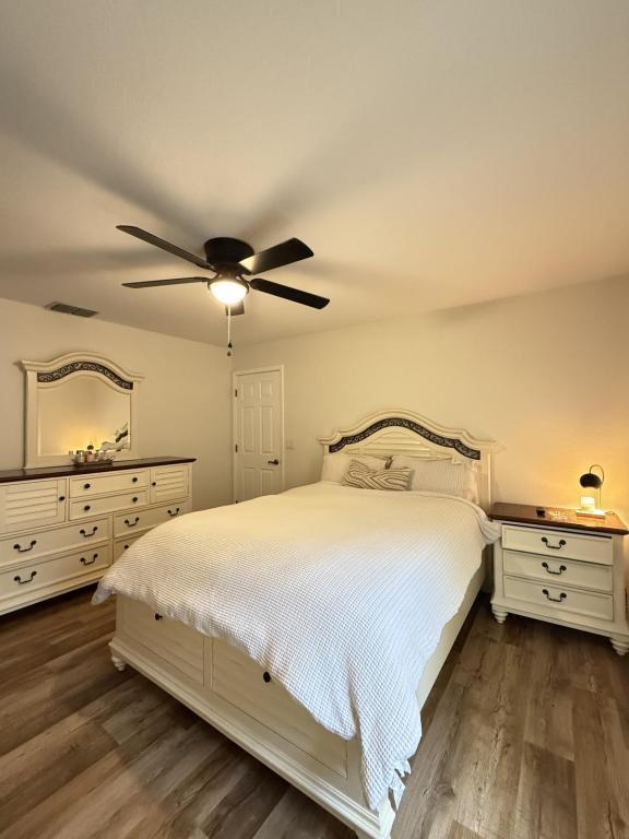 Building Photo - 4829 Wildflower Dr