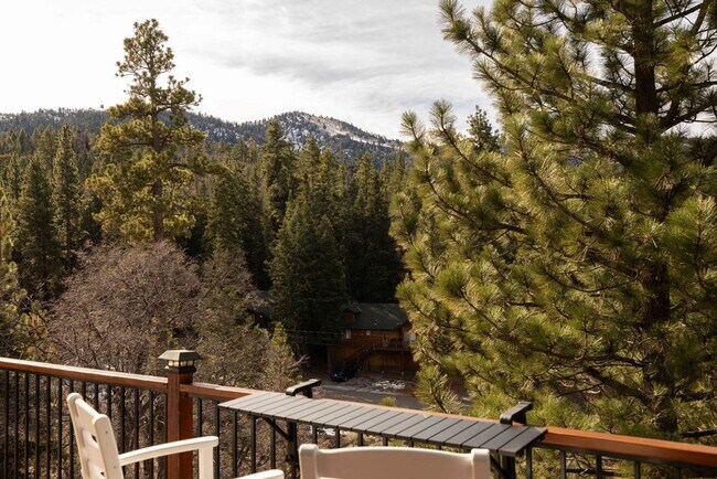 Building Photo - Stunning 4-Bedroom Home with Amazing Views, EV Charger & Solar in Big Bear!