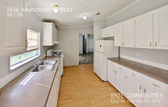 Building Photo - 3434 Armstrong St