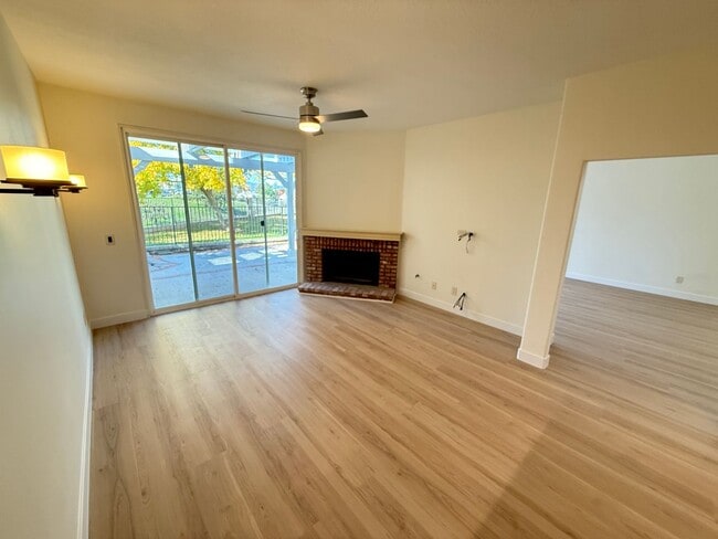 Building Photo - 3-Bedroom Home with Dual Fireplaces, Dual Balconies, and Community Pool in Valencia!