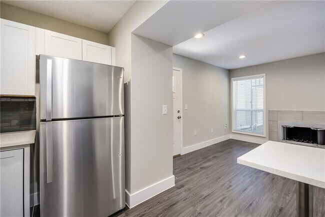 Building Photo - 935 La Posada Dr