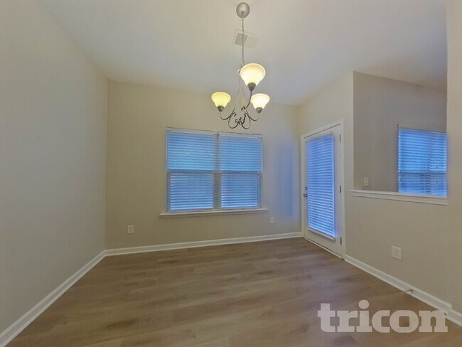 Building Photo - 3333 Lowland Dr