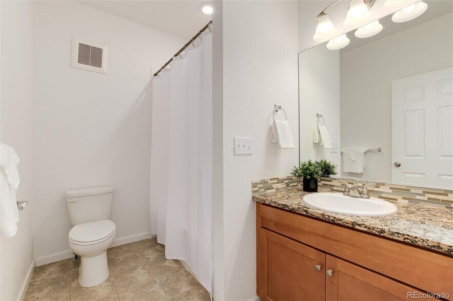 Building Photo - 804 Summer Hawk Dr