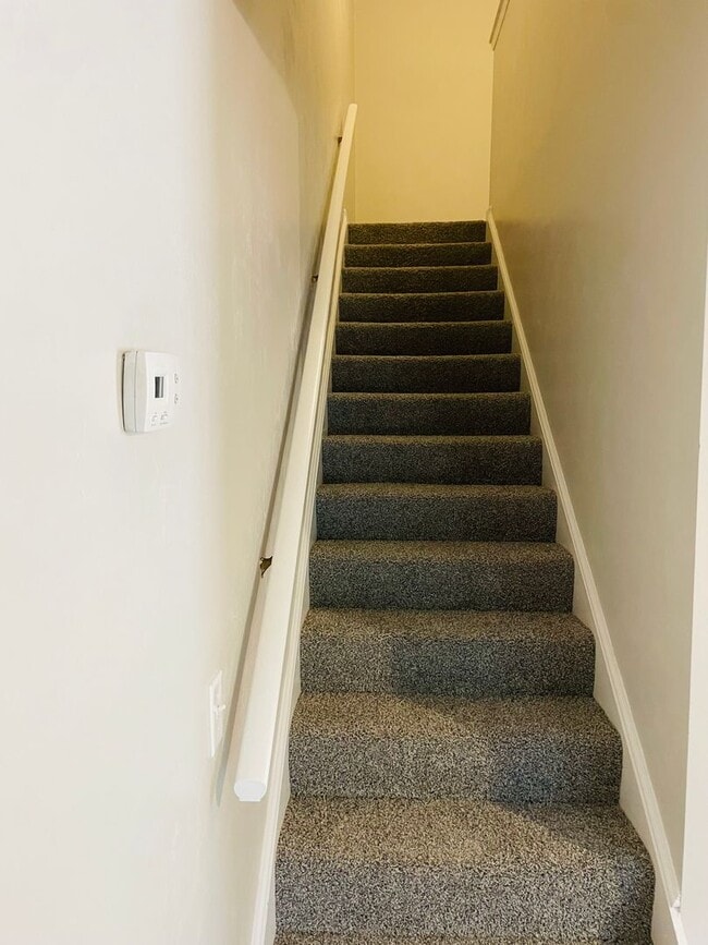 Building Photo - Townhouse off Hartsfield Road-$500 off first months rent!