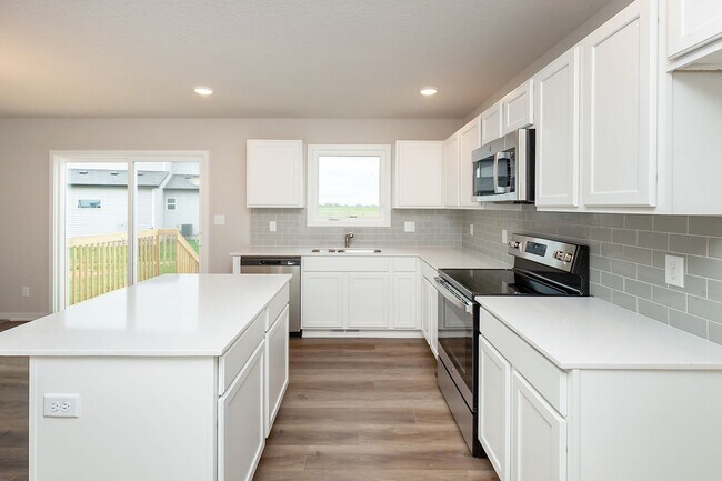 Building Photo - Prime Living: A Spacious Haven with Fenced Backyard in Ankeny