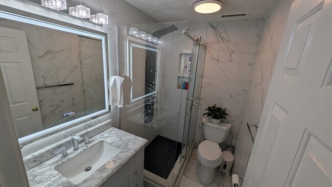 Building Photo - 20 Winterberry Way