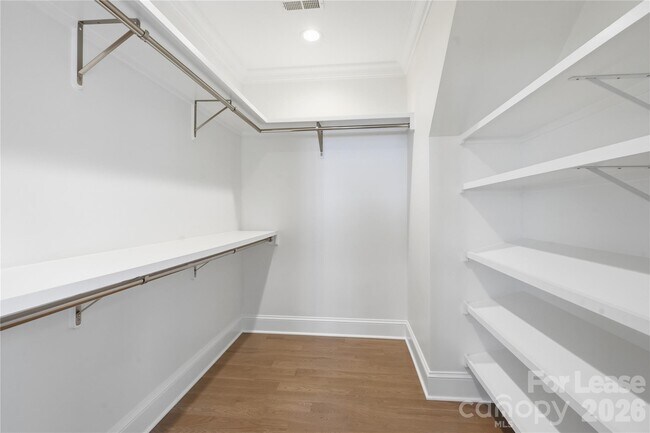 Building Photo - 404 Iverson Way