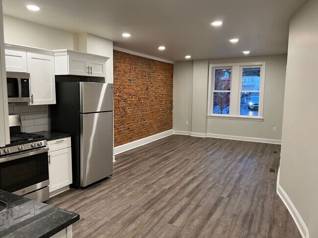 Building Photo - 708 Columbia Ave