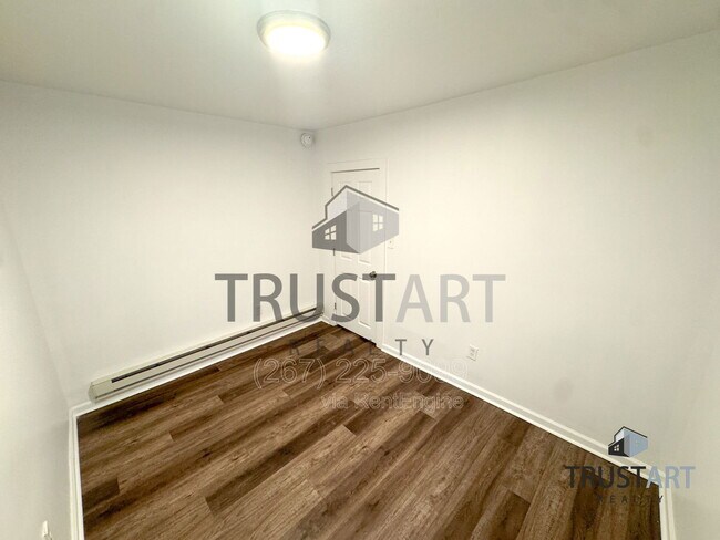 Building Photo - 2325 N 16th St