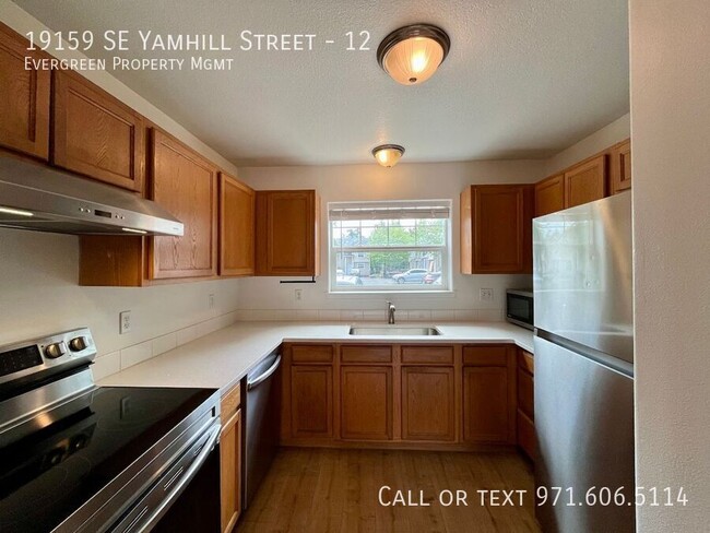 Building Photo - 19159 SE Yamhill St
