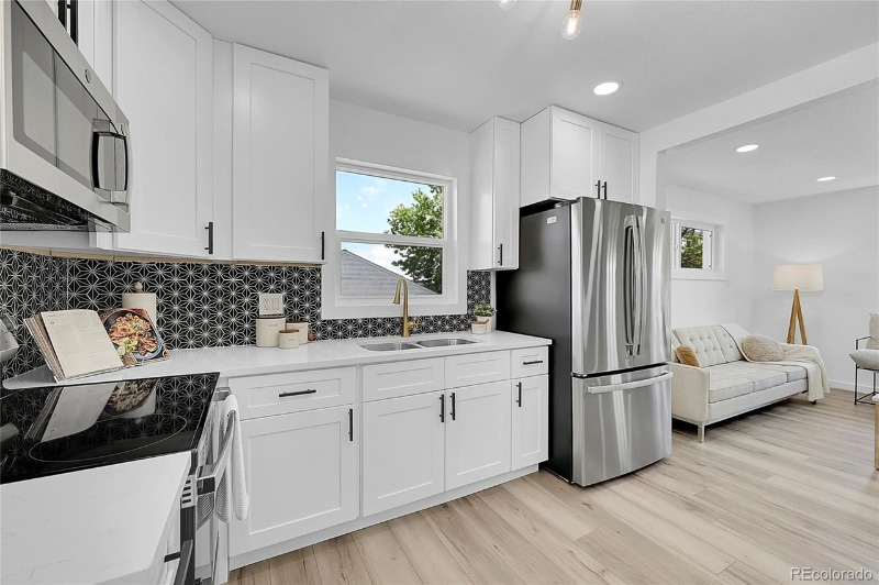 Building Photo - 461 W 71st Ave